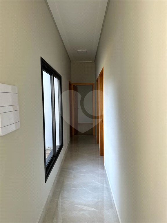 Casa à venda com 3 quartos, sendo 1 suíte, no condomínio Lagos D´icaraí, Salto - SP