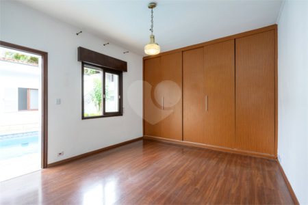 Casa Térrea à venda ou para alugar com 4 suítes em Jardim Marajoara, São Paulo, SP
