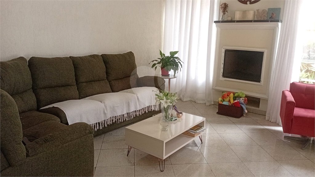 Casa à venda com 4 quartos, sendo 2 suítes, no condomínio Canamari, São Paulo - SP