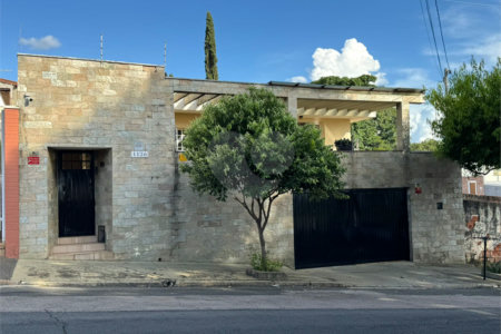 Casa à venda com 4 quartos, sendo 1 suíte, em Vila Henrique, Salto, SP