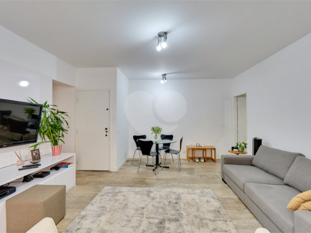Apartamento à venda com 3 quartos, sendo 1 suíte,  em Vila Olímpia, São Paulo, SP