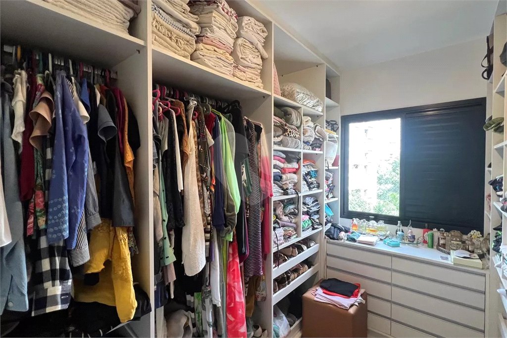 Apartamento à venda com 2 quartos, sendo 1 suíte,  em Vila Madalena, São Paulo, SP