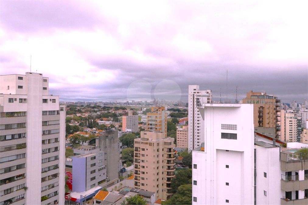 Apartamento à venda com 3 suítes em Moema, São Paulo, SP