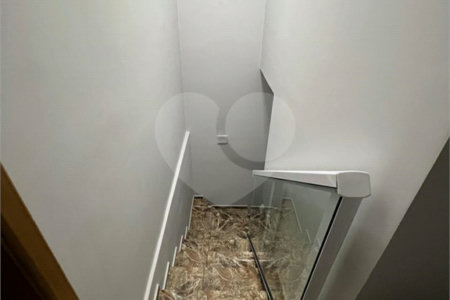 Sobrado à venda com 4 quartos, sendo 2 suítes,  em Jardim Marisa, São Paulo, SP