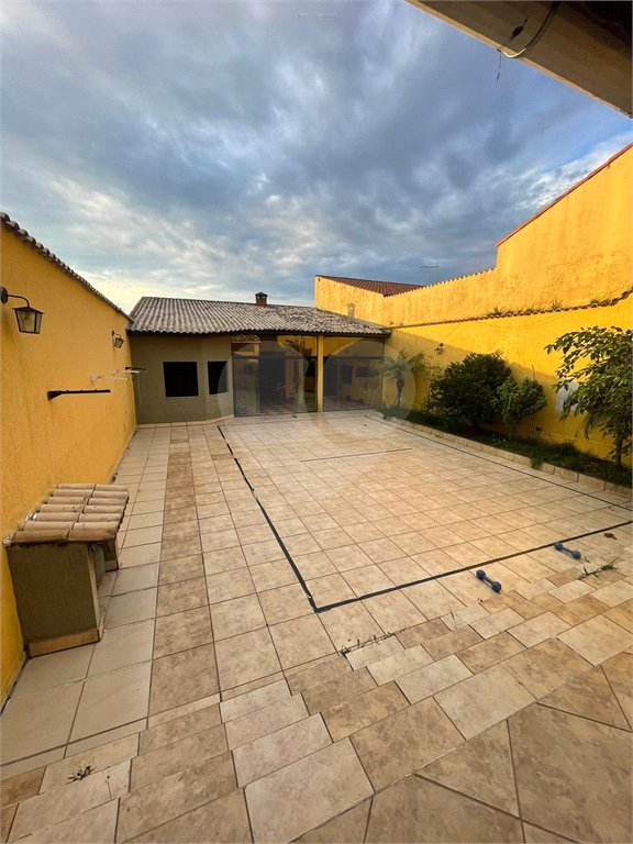 Sobrado à venda com 4 quartos, sendo 1 suíte, em Vila Áurea, Poá, SP