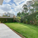 Casa à venda com 3 quartos, sendo 2 suítes, no condomínio Granja do Morumbi, São Paulo - SP