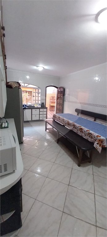 Casa à venda com 3 quartos, sendo 1 suíte, em Vila Scarpelli, Santo André, SP