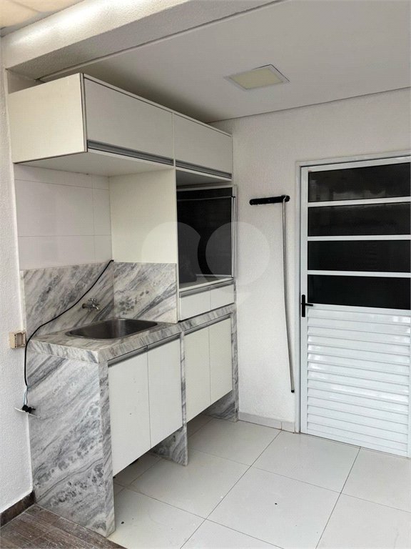 Casa à venda com 3 quartos, sendo 1 suíte, no condomínio Recanto das Araucárias, Suzano - SP