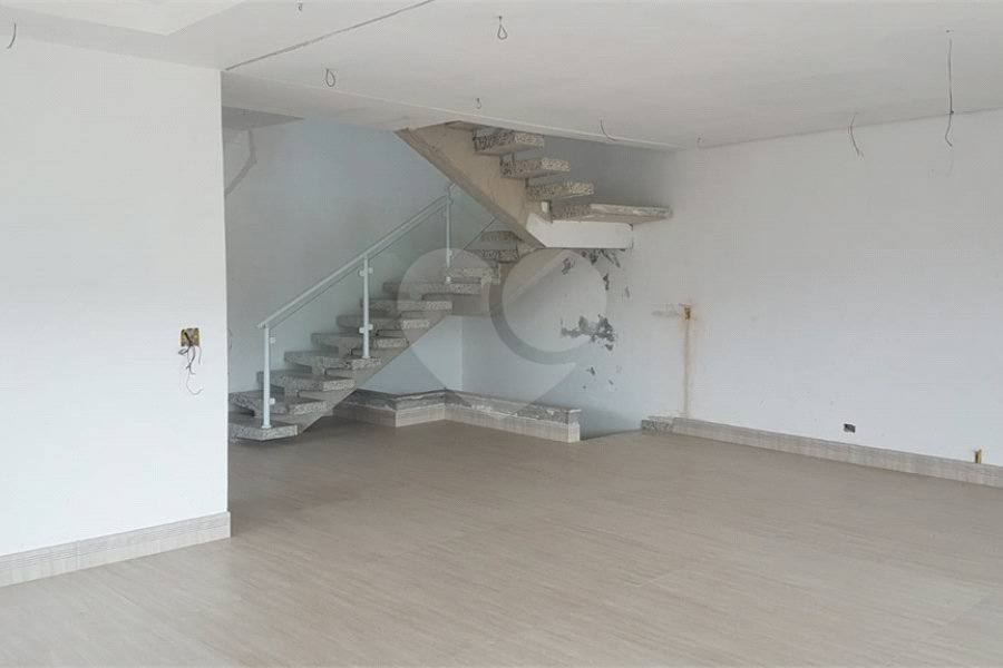 Casa à venda com 5 quartos, sendo 3 suítes,  em Serra da Cantareira, Mairiporã, SP