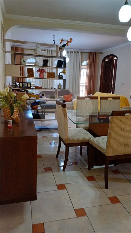 Sobrado à venda com 3 quartos em Vila Giordano, São Paulo, SP