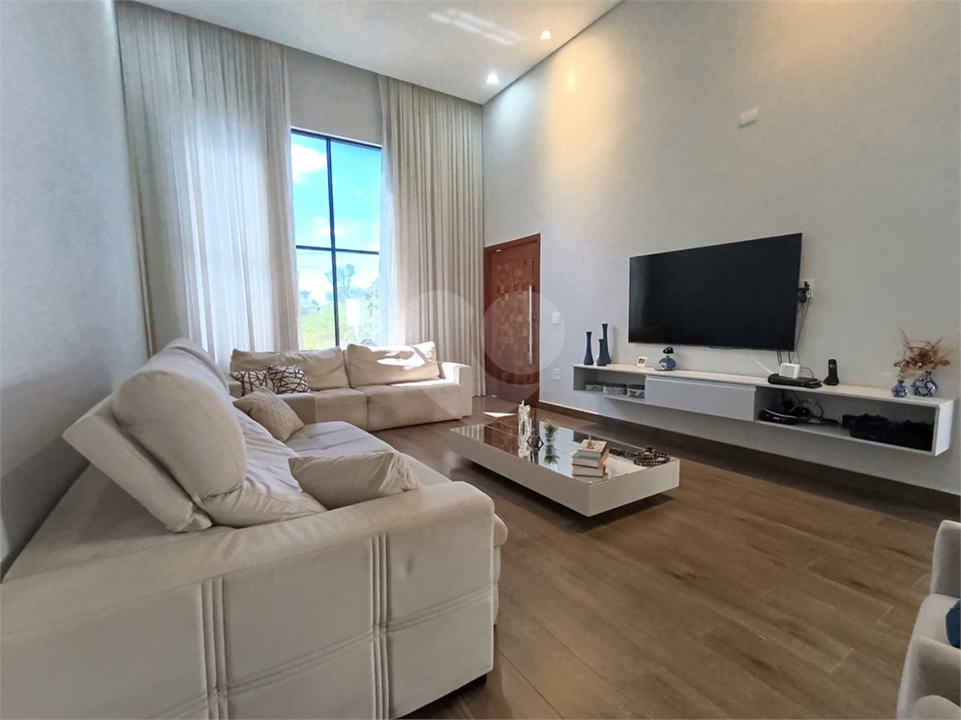 Casa à venda com 4 quartos, sendo 2 suítes, no condomínio Jardim Reserva Bom Viver de Indaiatuba, Indaiatuba - SP