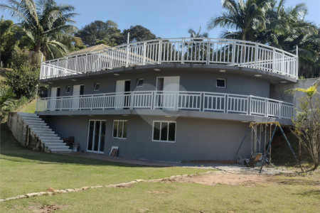 Casa à venda com 5 quartos, sendo 4 suítes, no condomínio Clube Florada Suzano, Suzano - SP