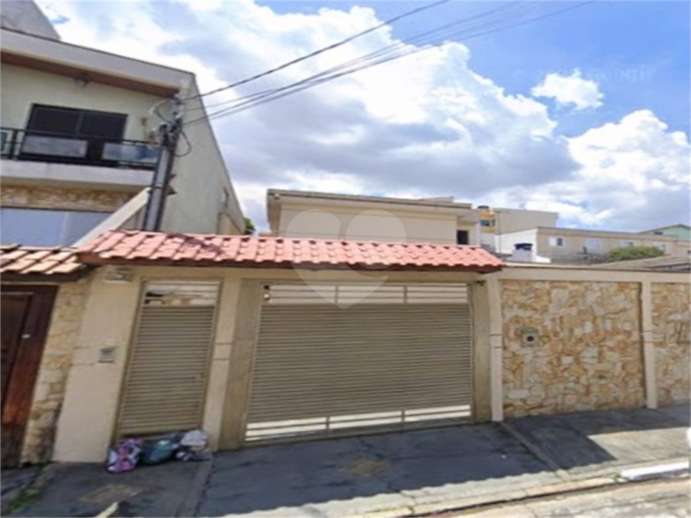 Casa à venda com 3 quartos, sendo 1 suíte, no condomínio Residencial Doutor Emanuel Dias, São Paulo - SP