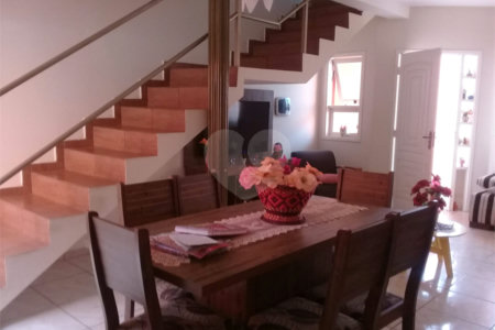 Sobrado à venda com 2 quartos, sendo 1 suíte, em Vila Barth, Itapetininga, SP