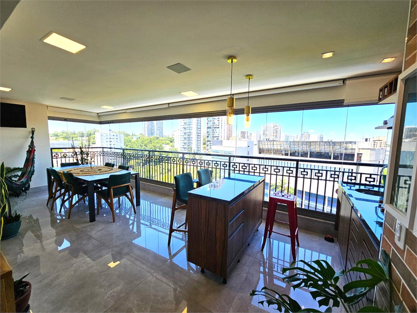 Apartamento à venda com 3 quartos, sendo 1 suíte, em Chácara Santo Antônio, São Paulo, SP