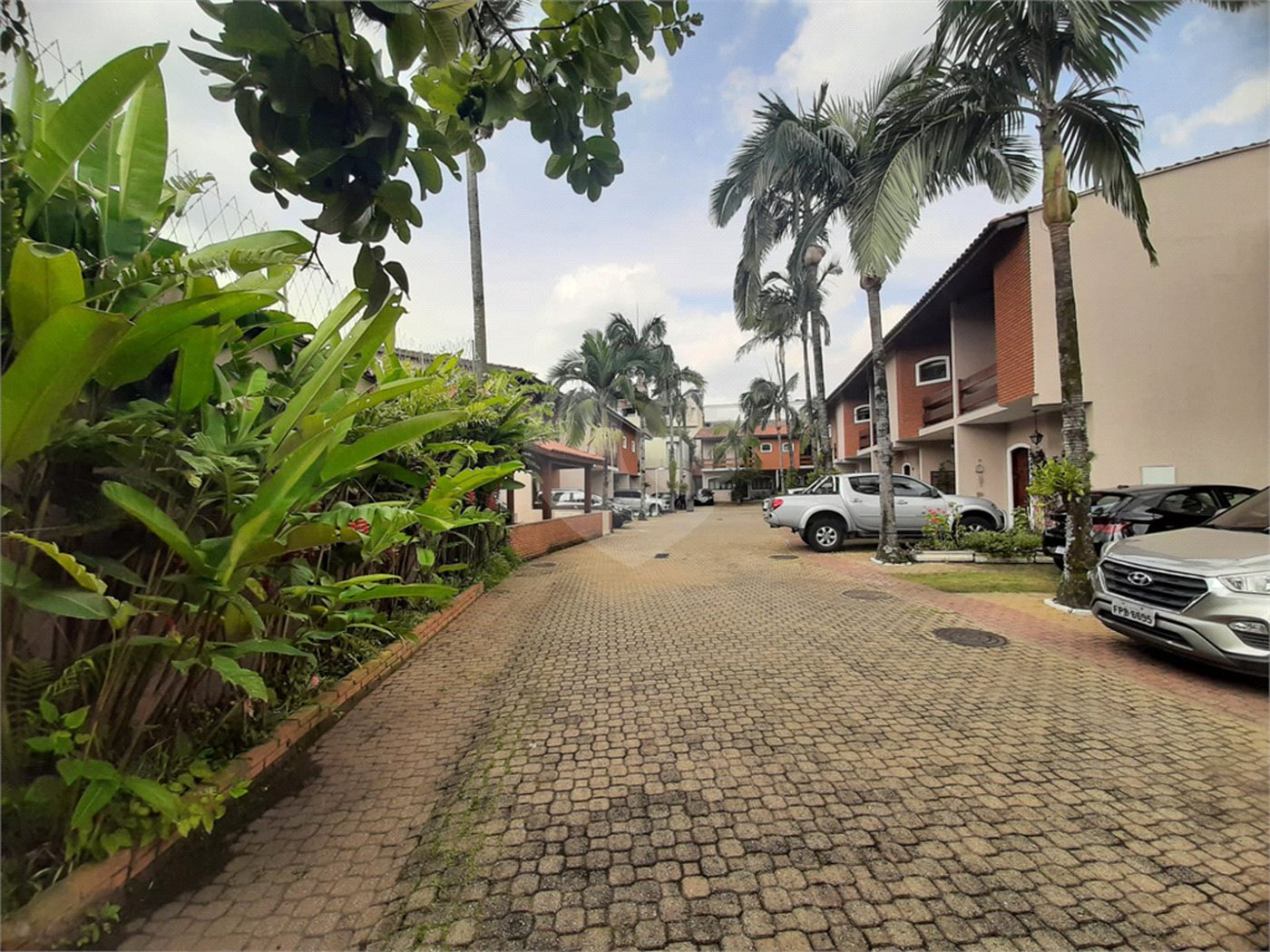 Casa à venda com 3 quartos, sendo 1 suíte, no condomínio Cantareira Park, São Paulo - SP