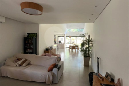 Casa à venda com 3 suítes no condomínio Vila Hipica Ii, Vinhedo - SP