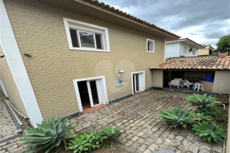 Casa à venda com 4 quartos, sendo 2 suítes,  em Vila Inah, São Paulo, SP
