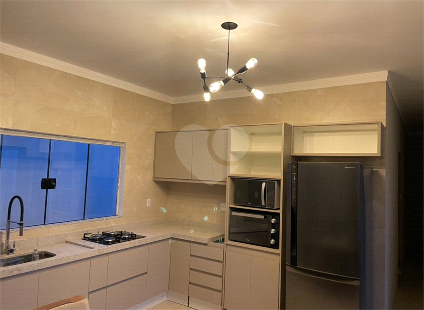 Casa à venda com 3 quartos, sendo 1 suíte, no condomínio Sun Lake, Três Lagoas - MS