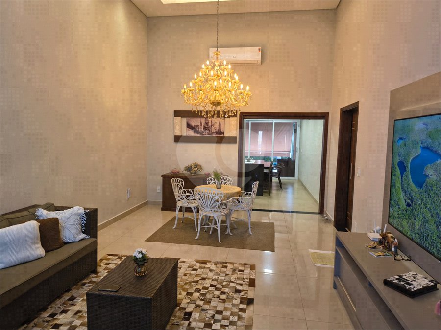 Casa à venda com 3 quartos, sendo 1 suíte, no condomínio Residencia Valencia - Ilha Turia, Ribeirão Preto - SP