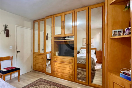Casa à venda com 3 quartos, sendo 1 suíte, no condomínio Morada dos Pássaros, São Paulo - SP