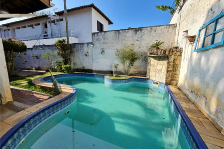 Casa à venda com 3 quartos, sendo 1 suíte, em Interlagos, São Paulo, SP