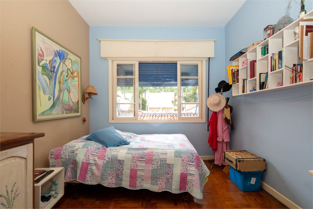 Casa à venda com 3 quartos, sendo 1 suíte, em Alto da Boa Vista, São Paulo, SP