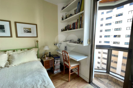 Apartamento à venda com 4 quartos, sendo 3 suítes, em Campo Belo, São Paulo, SP