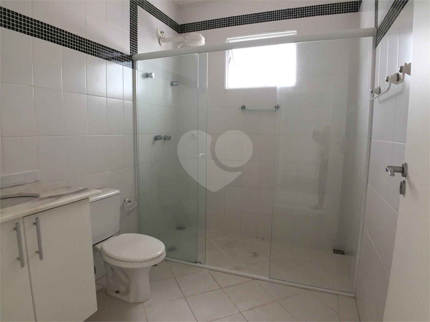 Casa à venda ou para alugar com 3 suítes no condomínio Recanto dos Paturis, Vinhedo - SP