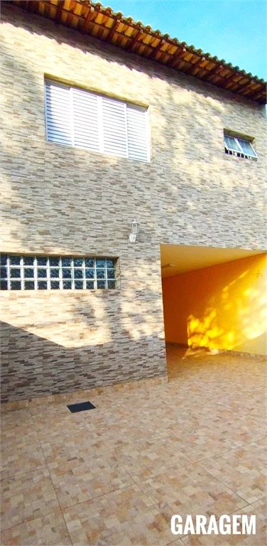 Sobrado à venda com 3 suítes em Jaguaré, São Paulo, SP