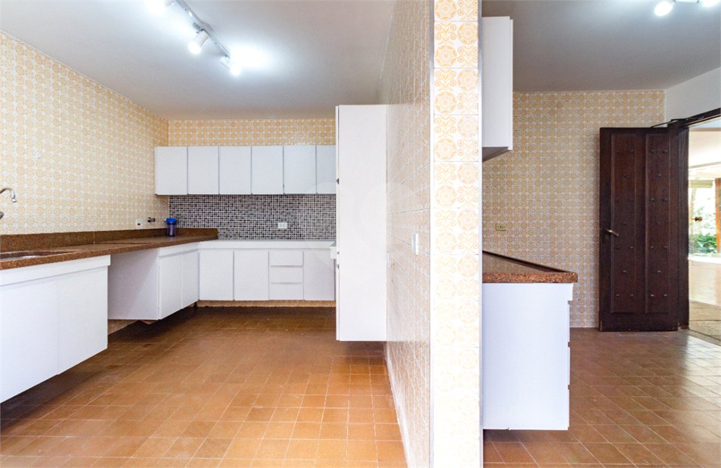Sobrado à venda com 4 quartos, sendo 2 suítes, em Alto de Pinheiros, São Paulo, SP