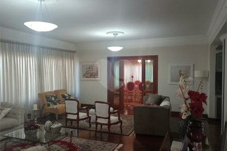Casa à venda com 5 quartos, sendo 3 suítes, no Centro, Itapetininga, SP
