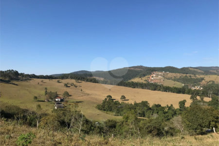 Fazenda à venda com 3 quartos em Cachoeirinha, Bom Jesus dos Perdões, SP