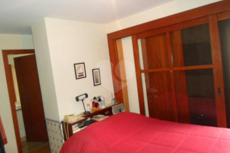 Sobrado à venda com 5 quartos, sendo 3 suítes, em Fazenda Morumbi, São Paulo, SP