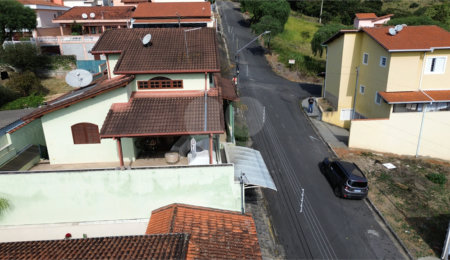 Casa à venda com 3 quartos, sendo 1 suíte,  no Centro, Extrema, MG