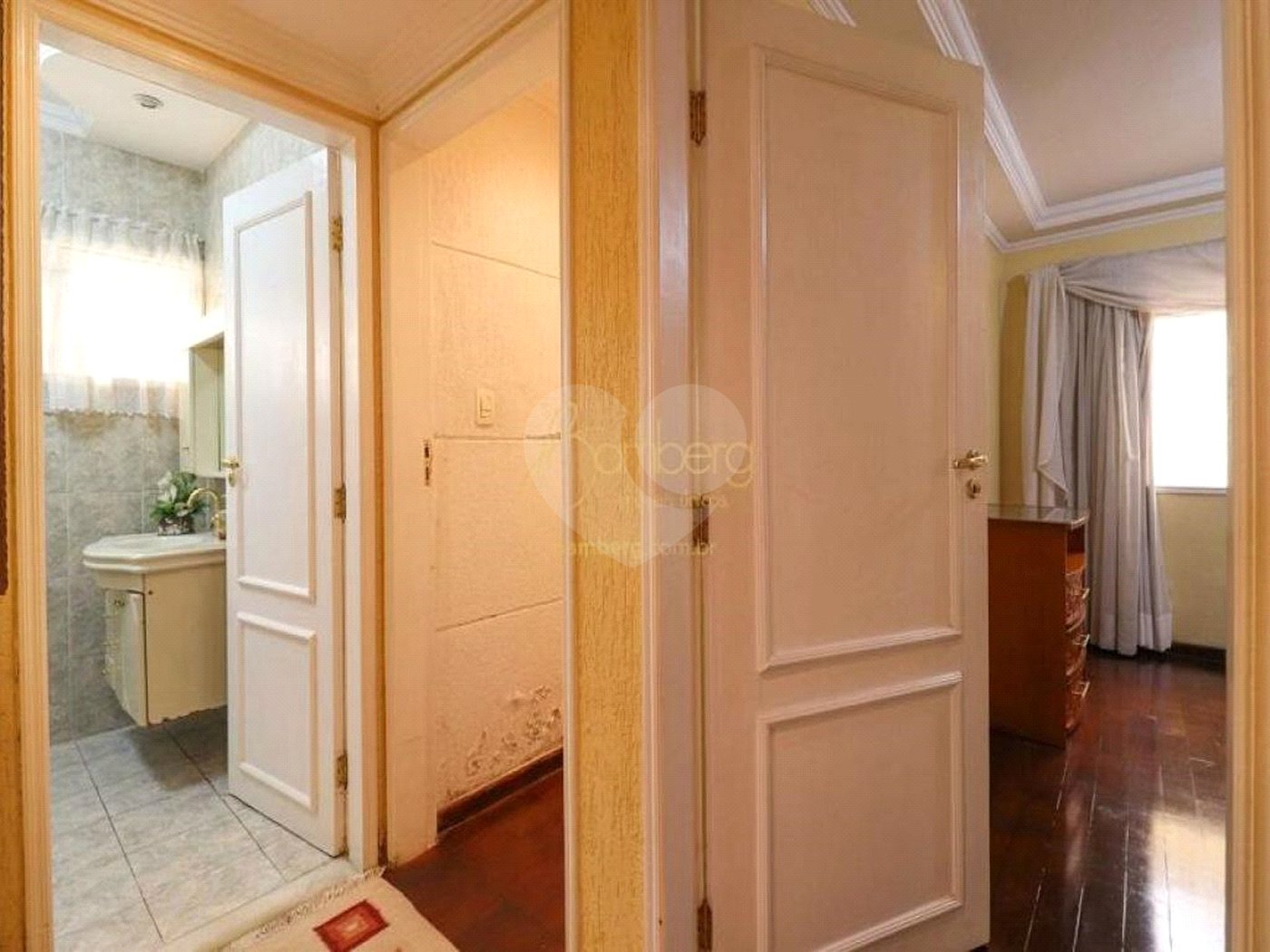 Casa à venda com 4 quartos, sendo 2 suítes, em Jardim Trussardi, São Paulo, SP