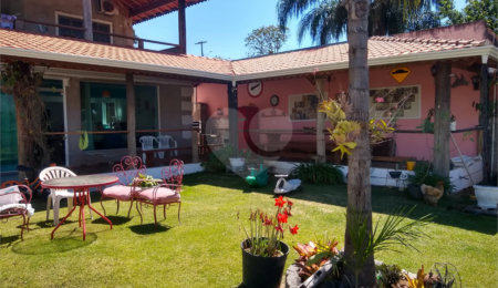 Sobrado à venda com 4 quartos, sendo 3 suítes,  em Jardim Estância Brasil, Atibaia, SP