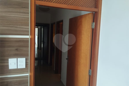 Apartamento à venda com 3 quartos, sendo 1 suíte, no Centro, Araraquara, SP