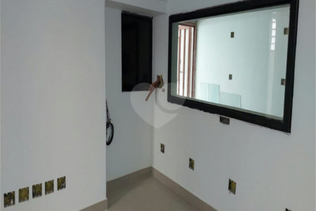 Sobrado à venda com 3 quartos, sendo 2 suítes, em Vila Paulicéia, São Paulo, SP