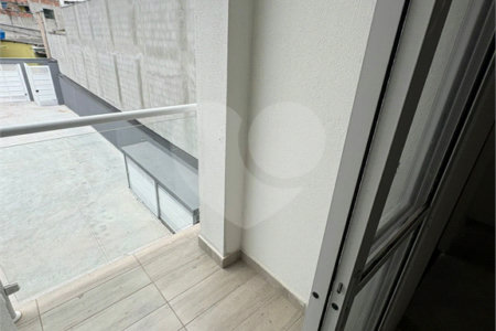 Casa à venda com 3 quartos, sendo 1 suíte, no condomínio Felipe Camarao, Poá - SP