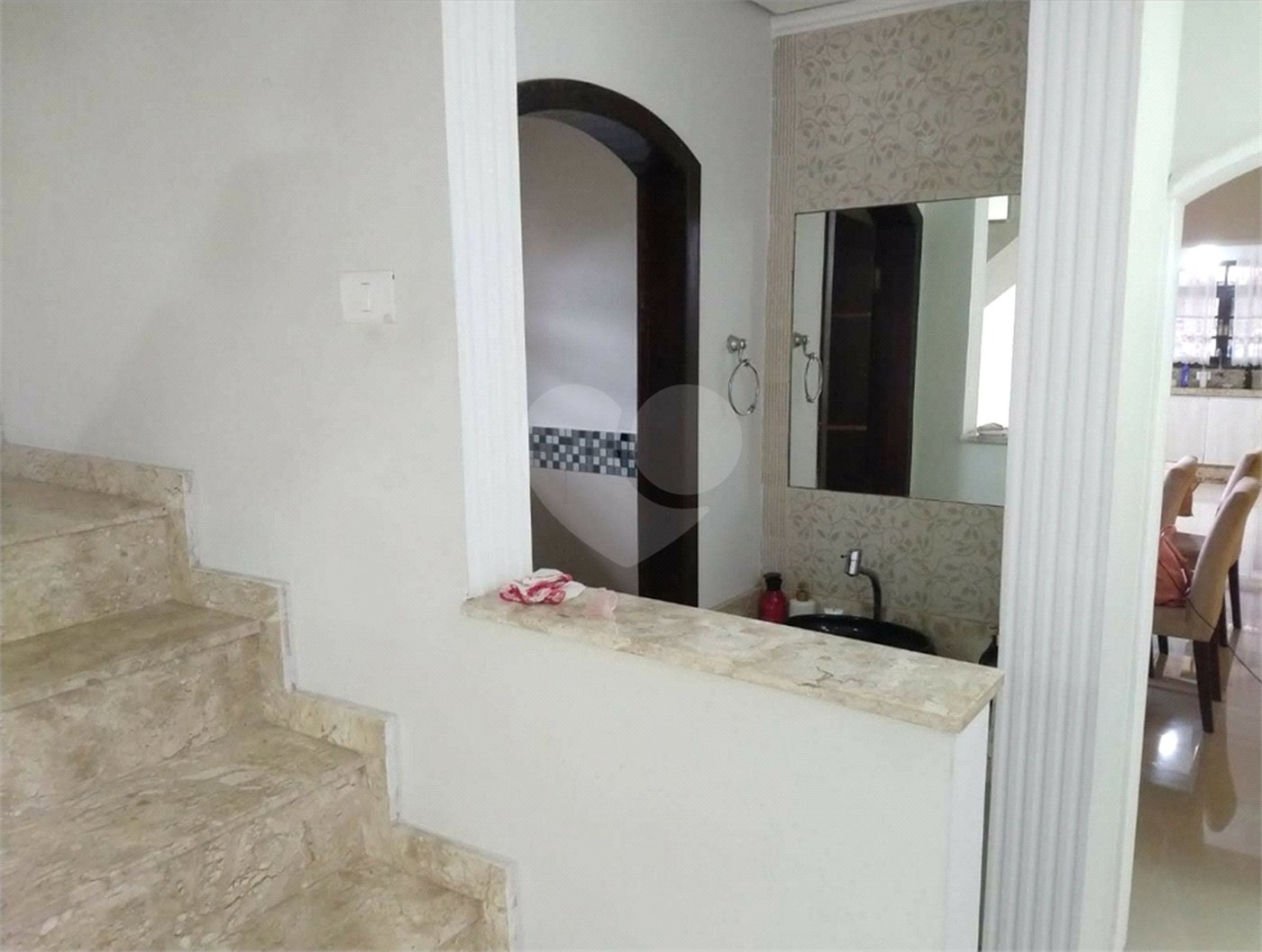 Sobrado à venda com 3 quartos, sendo 1 suíte,  em Jardim Santa Rita de Cássia, Suzano, SP
