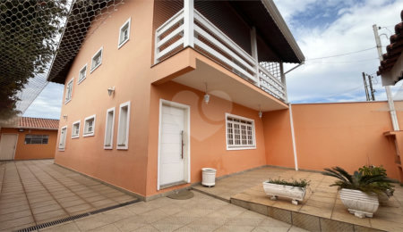 Sobrado à venda ou para alugar com 4 quartos, sendo 2 suítes,  em Jardim Terceiro Centenário, Atibaia, SP