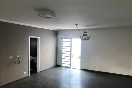 Casa Térrea à venda com 4 quartos, sendo 2 suítes, em Jardim das Bandeiras, São Paulo, SP