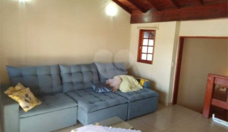 Sobrado à venda com 2 quartos em Reneville, Mairinque, SP