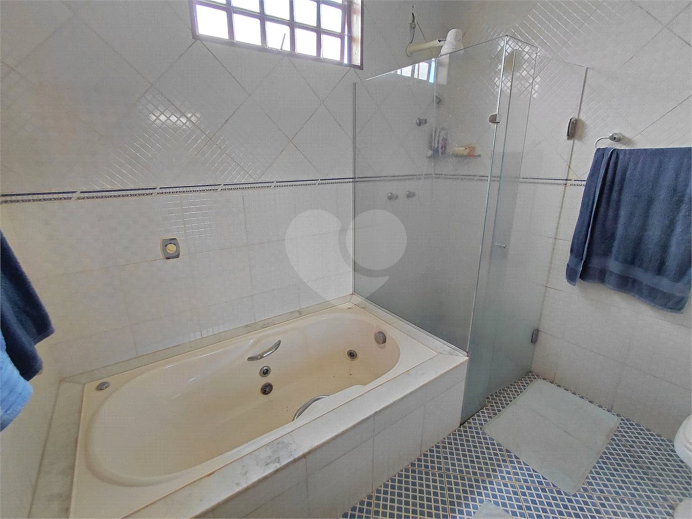 Sobrado à venda com 4 quartos, sendo 1 suíte,  em Parque dos Lagos, Ribeirão Preto, SP