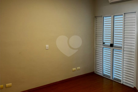 Casa à venda com 3 quartos, sendo 1 suíte, no condomínio Residencial Villa dos Inglezes, Sorocaba - SP