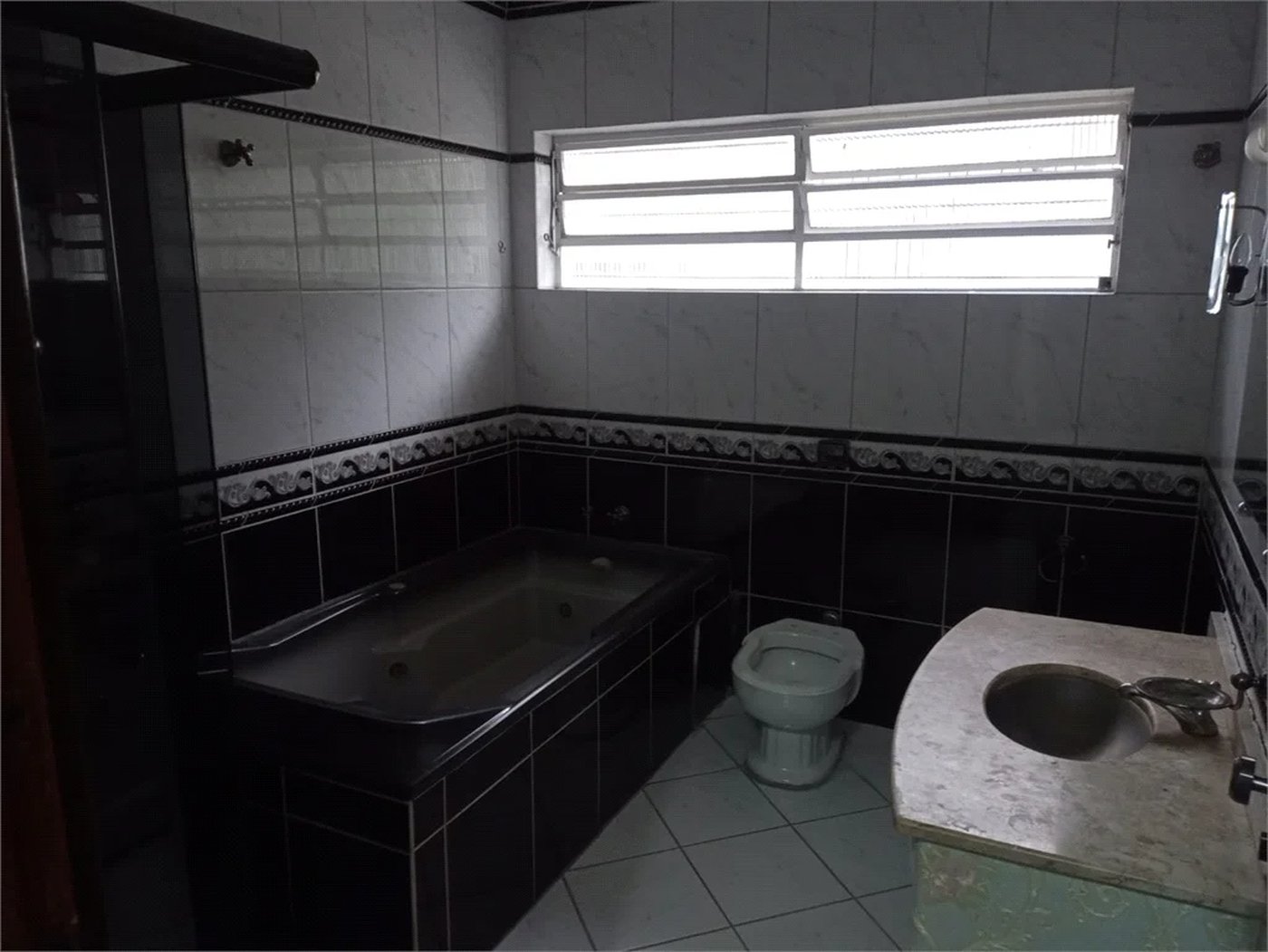 Casa Térrea à venda ou para alugar com 3 quartos, sendo 1 suíte,  em Caxingui, São Paulo, SP