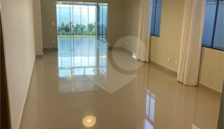 Casa à venda com 3 suítes no condomínio Quebec, São Carlos - SP