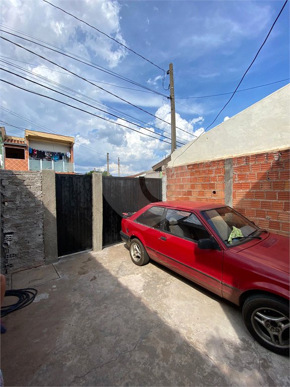 Casa Térrea com 2 dormitórios.