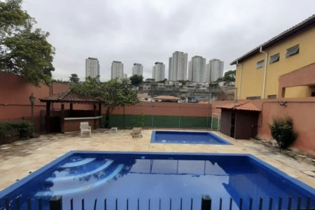 Sobrado espaçoso e completo em condomínio fechado no Bonfiglioli!